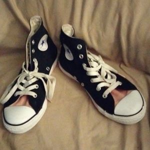 Converse tennis shoes